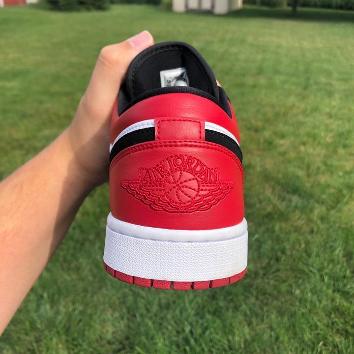 NIKE - AIR JORDAN 1